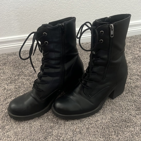 Black boots - Picture 4 of 5